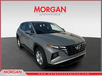 2024 Hyundai Tucson SE in Hampton Gray — front three-quarter view
