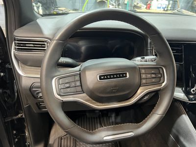 2024 Jeep Wagoneer L - Photo 9