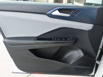 2024 Volkswagen Taos - Photo 21