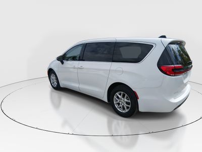 2023 Chrysler Pacifica — detail view