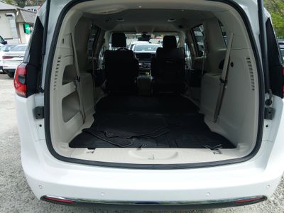 2023 Chrysler Pacifica — photo 11 view