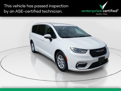 2023 Chrysler Pacifica Touring L FWD — front three-quarter view