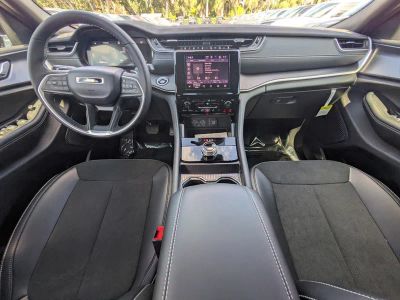 2025 Jeep Grand Cherokee L — photo 13 view