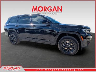 2025 Jeep Grand Cherokee L Altitude X in Black — front three-quarter view