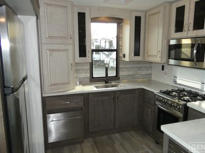 2021 Alliance RV Paradigm - Photo 7