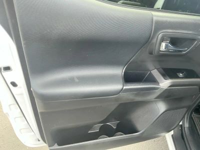 2023 Toyota Tacoma — photo 14 view