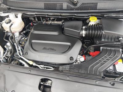 2024 Chrysler Pacifica — photo 9 view