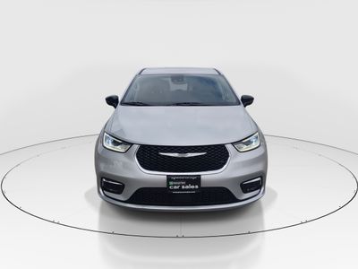 2024 Chrysler Pacifica — side profile view