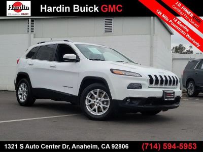 2018 Jeep Cherokee Latitude FWD in White — front three-quarter view