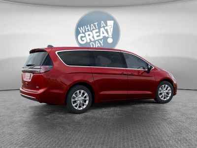 2026 Chrysler Pacifica — detail view