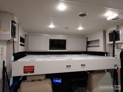 2026 Fleetwood Bounder - Photo 12