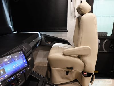 2026 Fleetwood Bounder - Photo 11