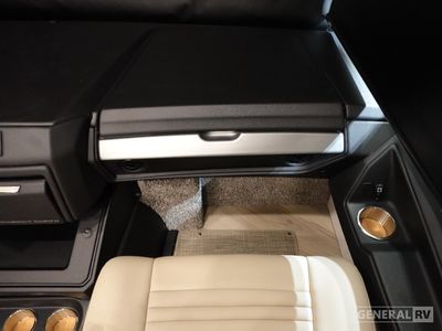 2026 Fleetwood Bounder - Photo 10