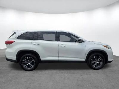 2019 Toyota Highlander - Photo 3