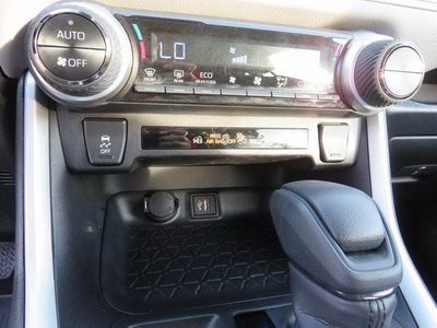 2025 Toyota RAV4 - Photo 25