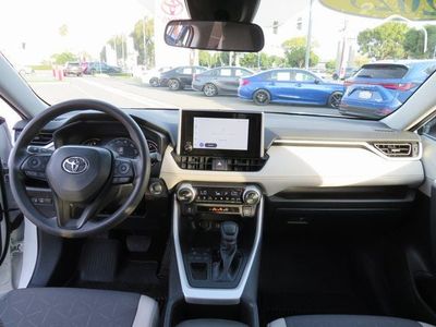 2025 Toyota RAV4 - Photo 20