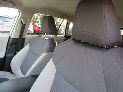2025 Toyota RAV4 - Photo 16