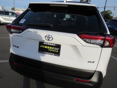 2025 Toyota RAV4 - Photo 12
