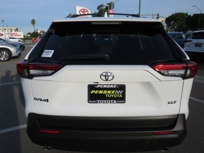 2025 Toyota RAV4 - Photo 9