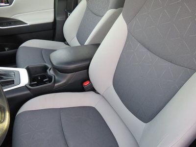 2025 Toyota RAV4 - Photo 17