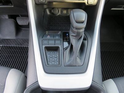 2025 Toyota RAV4 - Photo 23
