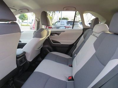 2025 Toyota RAV4 - Photo 18