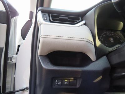 2025 Toyota RAV4 - Photo 32