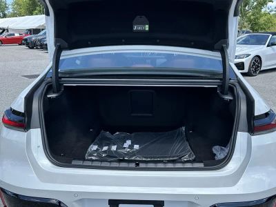 2026 BMW 7 Series — photo 9 view