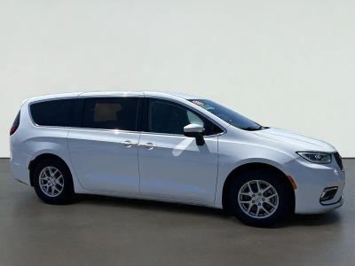 2023 Chrysler Pacifica Touring L in Bright White Clearcoat — front three-quarter view