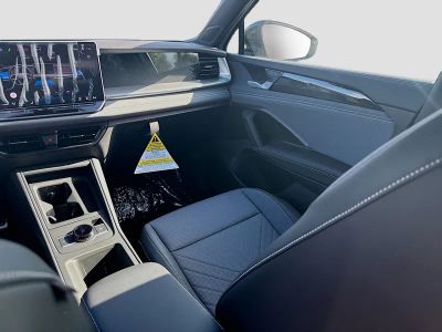 2026 Volkswagen Tiguan — photo 18 view