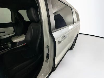 2024 Kia Carnival — photo 12 view