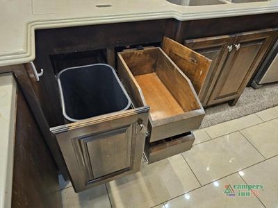 2016 Tiffin Motorhomes Phaeton - Photo 24