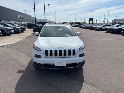2015 Jeep Cherokee — side profile view