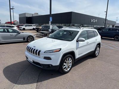 2015 Jeep Cherokee Limited in Bright White Clearcoat — front three-quarter view