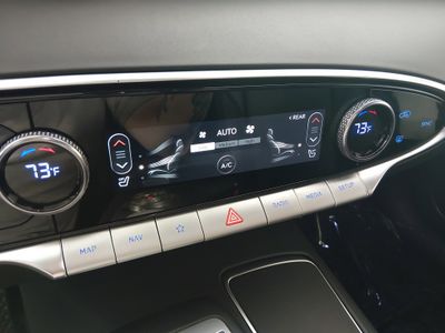 2025 Genesis GV70 - Photo 18