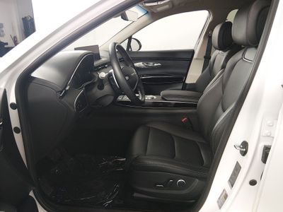 2025 Genesis GV70 - Photo 21