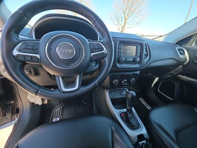 2018 Jeep Compass — photo 12 view