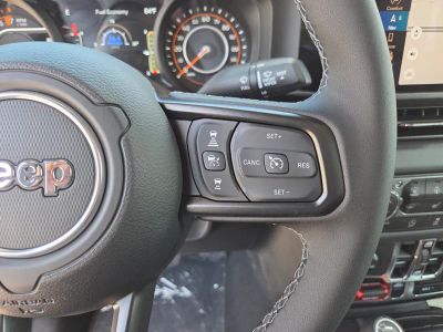 2026 Jeep Gladiator — photo 18 view