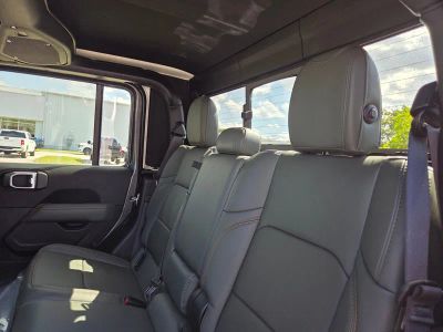 2026 Jeep Gladiator — photo 7 view
