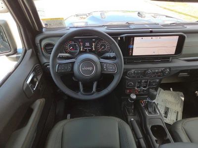 2026 Jeep Gladiator — photo 10 view