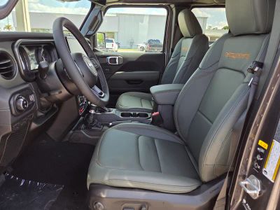 2026 Jeep Gladiator — photo 12 view