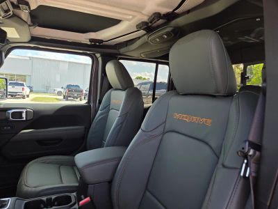 2026 Jeep Gladiator — photo 11 view