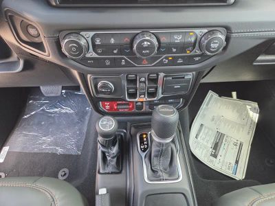 2026 Jeep Gladiator — photo 15 view