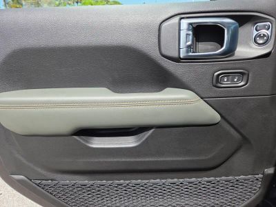 2026 Jeep Gladiator — photo 14 view