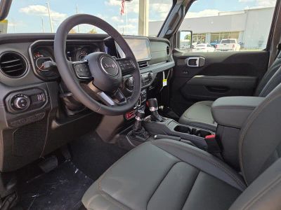 2026 Jeep Gladiator — photo 13 view