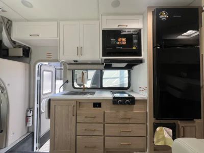 2027 Thor Motor Coach CHATEAU — photo 7 view