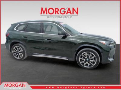 2025 BMW X1 xDrive28i in San Remo Green Metallic — front three-quarter view