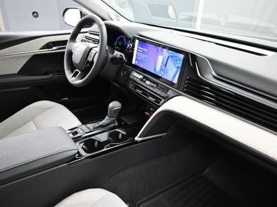 2026 2025 Toyota Camry XLE Sedan — photo 16 view