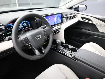 2026 2025 Toyota Camry XLE Sedan — photo 12 view