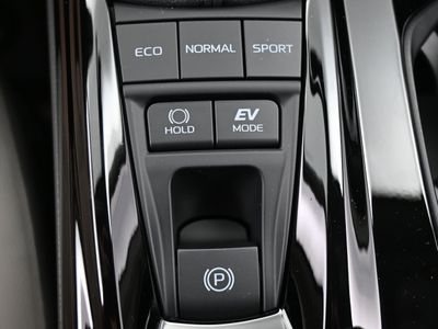 2026 2025 Toyota Camry XLE Sedan — photo 11 view